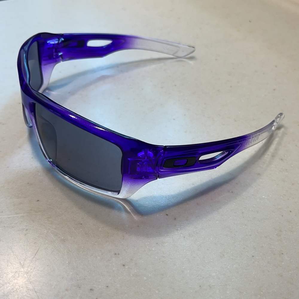 Oakley Sunglasses - Picture 3 of 8